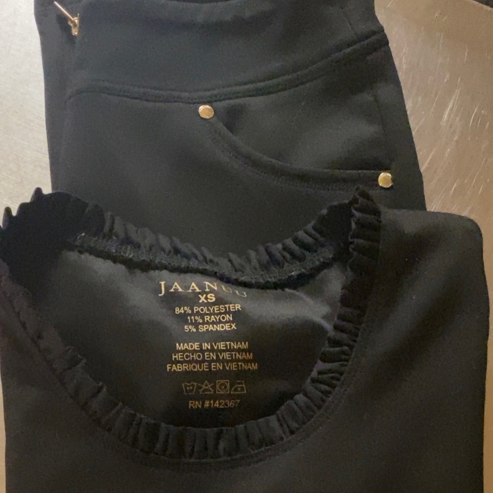 Jaanuu black and gold super soft scrub set. XS
